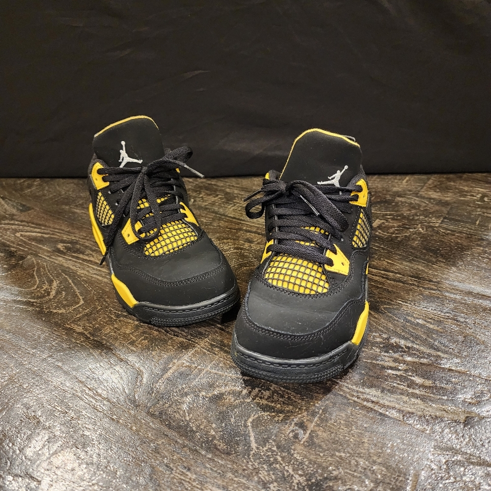 Retro Jordan 4 Yellow Thunder